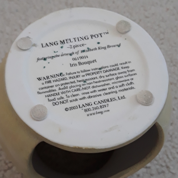 Lang Melting Pot Ceramic Wax Melter/Tart Warmer Iris Bouquet - 2 pieces - Picture 6 of 9